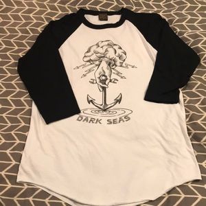 Dark seas tee